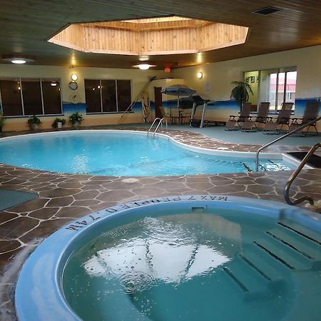 Canway Inn & Suites Dauphin Exterior foto